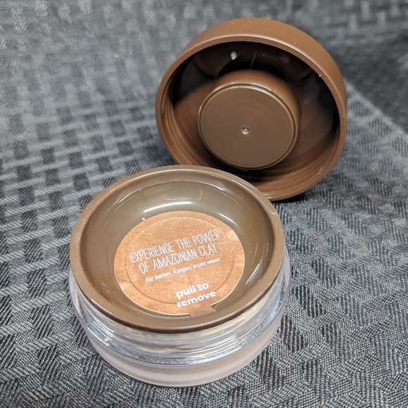 Tarte Amazonian Clay Full Coverage Airbrush Foundation. - Picture 2 of 9